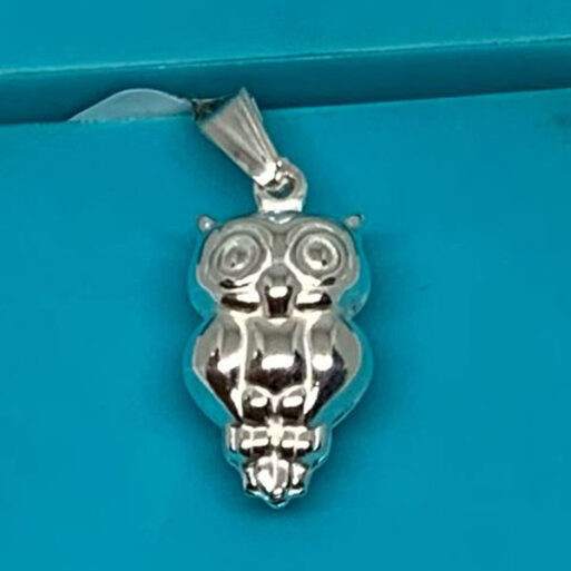 Buho con 2,3 cms de largo