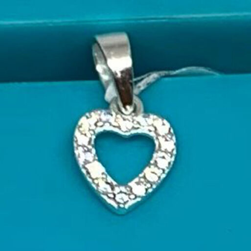 Mediano de  1,2  cms de largo